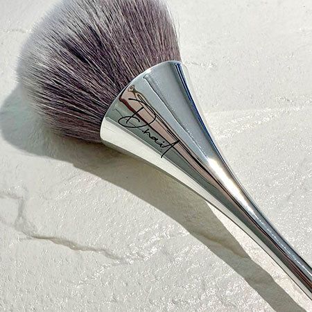 D. NAIL Dust Brush Silver Silver